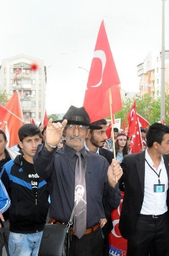 Sivas’ta Türkçülük Günü yürüyüşü