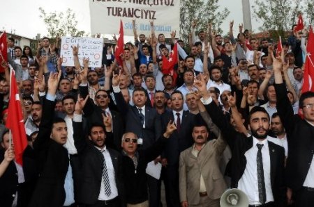 Sivas’ta Türkçülük Günü yürüyüşü