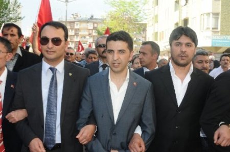 Sivas’ta Türkçülük Günü yürüyüşü