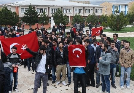 Sivas’ta ülkücü öğrencilerden protesto yürüyüşü