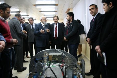 Sivas'ta üniversite öğrencileri hidrojenle çalışan otomobil yaptı