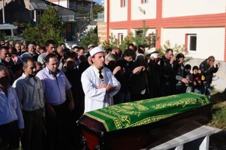 Sivas'taki göçük: Hayatını kaybeden işçiler toprağa verildi