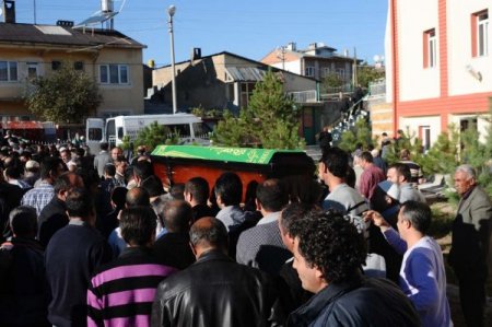 Sivas'taki göçük: Hayatını kaybeden işçiler toprağa verildi