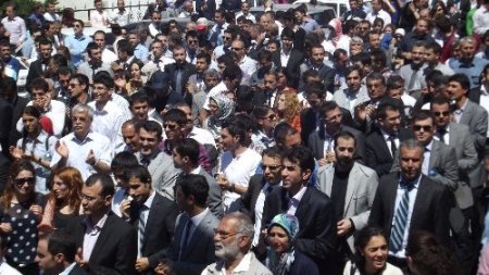 Siverek'te eğitimciler şiddeti protesto için yürüdü