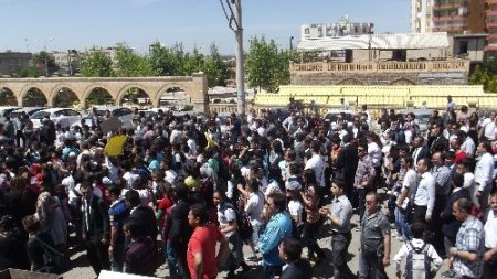 Siverek'te eğitimciler şiddeti protesto için yürüdü