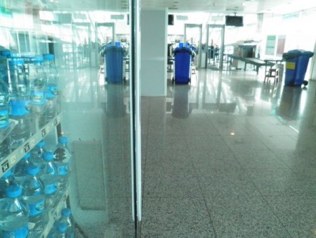 Sıvı Yasağını İçecek Makinesi 'Deldi'