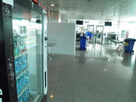 Sıvı Yasağını İçecek Makinesi 'Deldi'