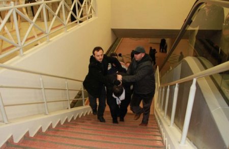 Sivil polislerden metroda kapkaç tatbikatı