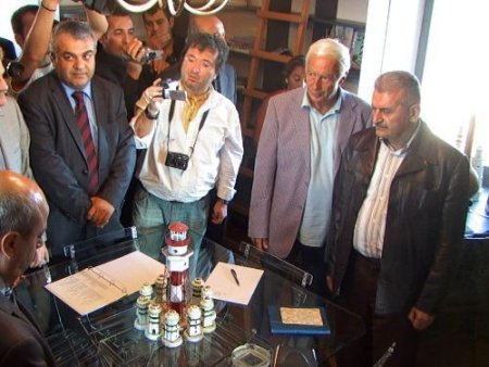 Sivrice Feneri Açılında Konuşan Bakan Yıldırım'ın Sesi Kısıldı