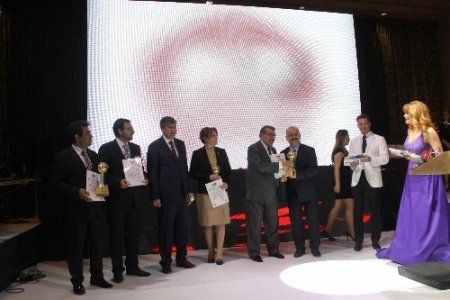 Siyaset Dergisi'nin ödülleri sahiplerini buldu