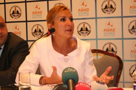 "Siyasetin Siyaset İçermeyen Konularla Yapıldığı,çamur Atma Dönemini Yaşıyoruz"