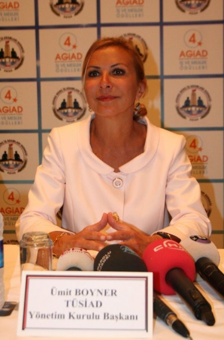 "Siyasetin Siyaset İçermeyen Konularla Yapıldığı,çamur Atma Dönemini Yaşıyoruz"