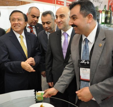 Siyasi Oyunlardan Bunalan Chp’li Belediye Başkanı, Endonezya’da Fuara Katılıyor