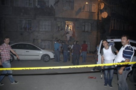 Şizofren Şahsın Silahlı Saldırısına Uğrayan Polisi Çelik Yelek Kurtardı