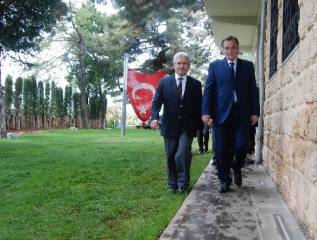 Slajdzic: Suriyelileri misafir olarak görmeniz dikkatimden kaçmadı