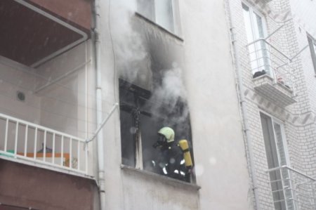 Soba devrildi, çıkan yangında bir ev kullanılamaz hale geldi