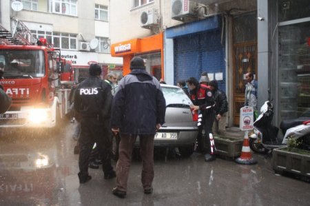 Soba devrildi, çıkan yangında bir ev kullanılamaz hale geldi