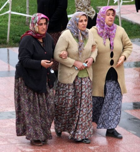 Sobadan Sızan Gazdan Zehirlenen Anne Ve 2 Çocuğu Toprağa Verildi
