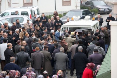 Sobadan Sızan Gazdan Zehirlenen Anne Ve 2 Çocuğu Toprağa Verildi