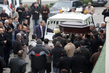 Sobadan Sızan Gazdan Zehirlenen Anne Ve 2 Çocuğu Toprağa Verildi