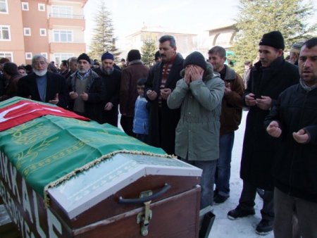 Sobadan Zehirlenen Aile Toprağa Verildi