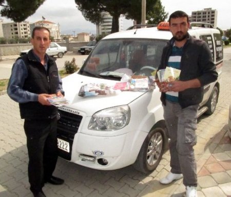 Şoför amcaları küçüklere kitap hediye etti