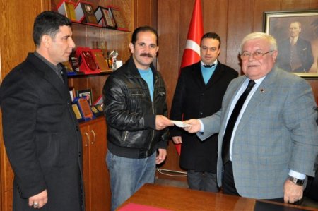 Şoför otobüste unutulan 80 bin lirayı sahibine iade etti