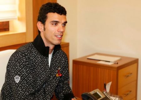 Sofuoğlu, Yarış Kaskını Başbakan'a Verecek