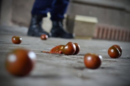 Sofya protestolarında ‘çürük domates’ modası