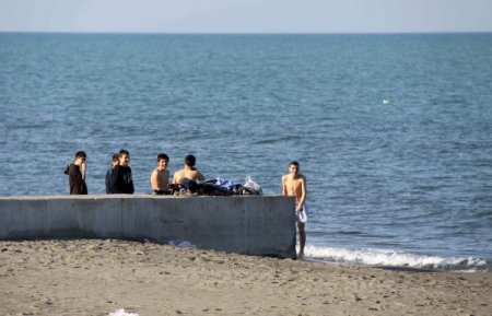 Soğuğa Aldırmayan Gençler Deniz Sefası Yaptı