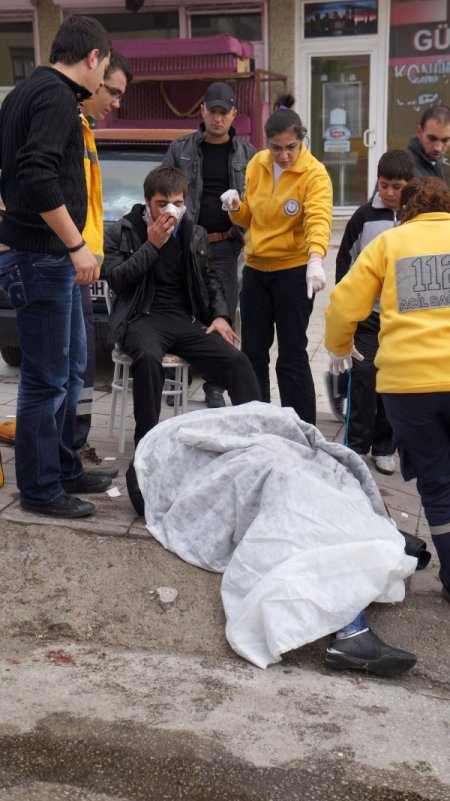 Soğuk havadaki kazada, vatandaşlar yaralılar için seferber oldu