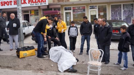 Soğuk havadaki kazada, vatandaşlar yaralılar için seferber oldu