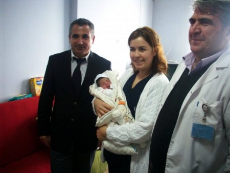 Sokağa terk edilen bebek hastanede 4 gün misafir edildi