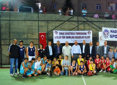 Sokak basketbolu turnuvası başladı