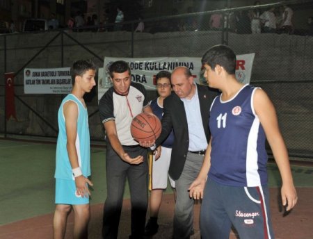 Sokak basketbolu turnuvası başladı