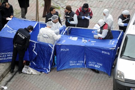 Sokak ortasında öldürülen anne kızın cenazeleri Adli Tıp’a götürüldü