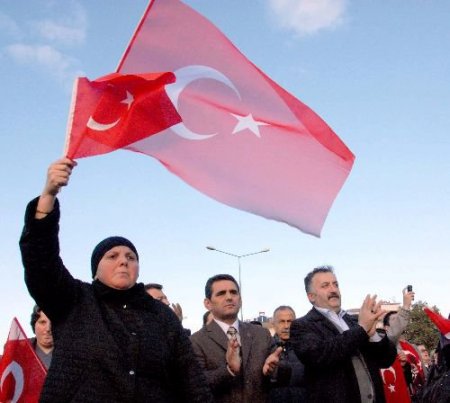 Sokaklara Dökülen Şehit Aileleri, Teröre Lanet Yağdırdı