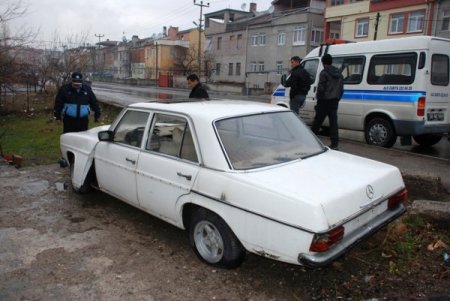 Sokaklardaki sahipsiz hurda araçlar toplanıyor