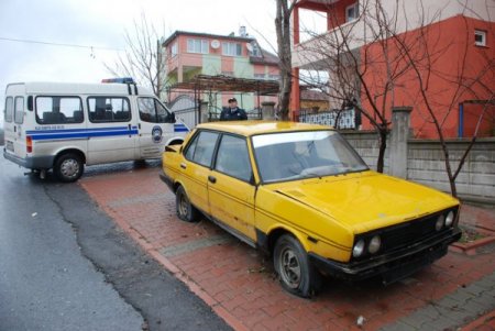 Sokaklardaki sahipsiz hurda araçlar toplanıyor
