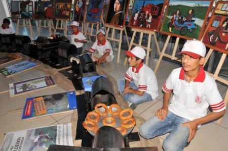 Sokakta Çalışan Çocuklar, Bu Kez Yaptıkları Sanat Eserlerini Sergiledi