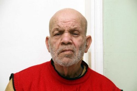 Sokakta Kalan Yaşlı Vatandaşa Barınma Evi Yetkilileri Sahip Çıktı