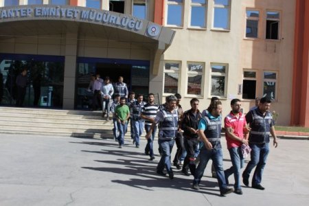 Sokakta uyuşturucu satanlara operasyonda 18 kişi tutuklandı