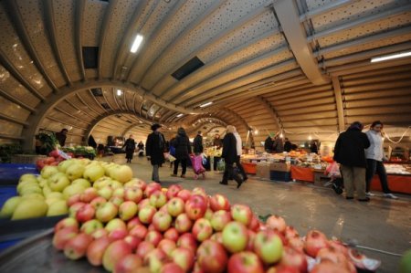 Sokaktan taşınan pazar, modern mekanında kapılarını açtı