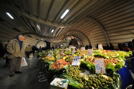 Sokaktan taşınan pazar, modern mekanında kapılarını açtı