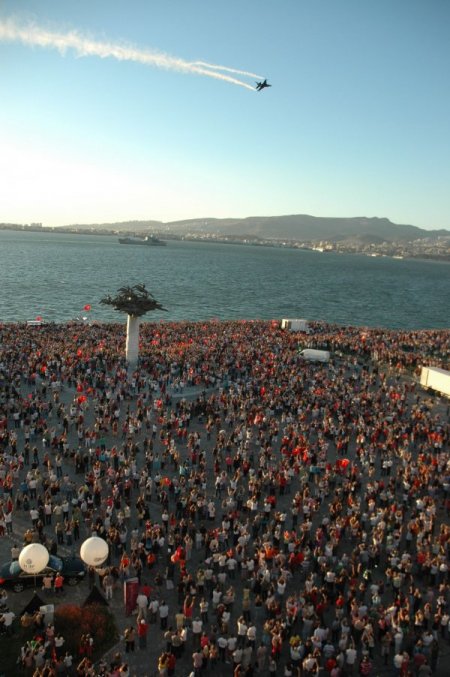 Solo Türk ve Türk Yıldızları'nın gösterisi nefesleri kesti