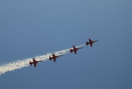 Solo Türk ve Türk Yıldızları'nın gösterisi nefesleri kesti