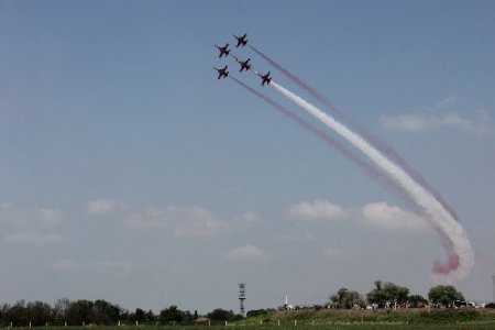 Solotürk ve Türk Yıldızları’nın uçuş gösterisi nefes kesti