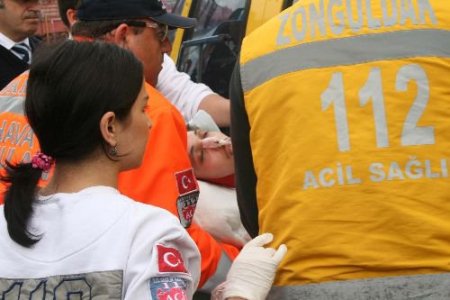 Solunum Cihazına Bağlı Yaşayan Genç, Hava Ambulansıyla Ankara'ya Sevk Edildi