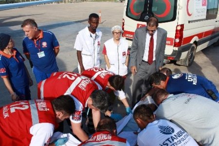 Somali’de yaralanan Kızılay görevlileri, ambulans uçakla Türkiye’ye gönderildi