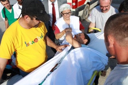 Somali’de yaralanan Kızılay görevlileri, ambulans uçakla Türkiye’ye gönderildi